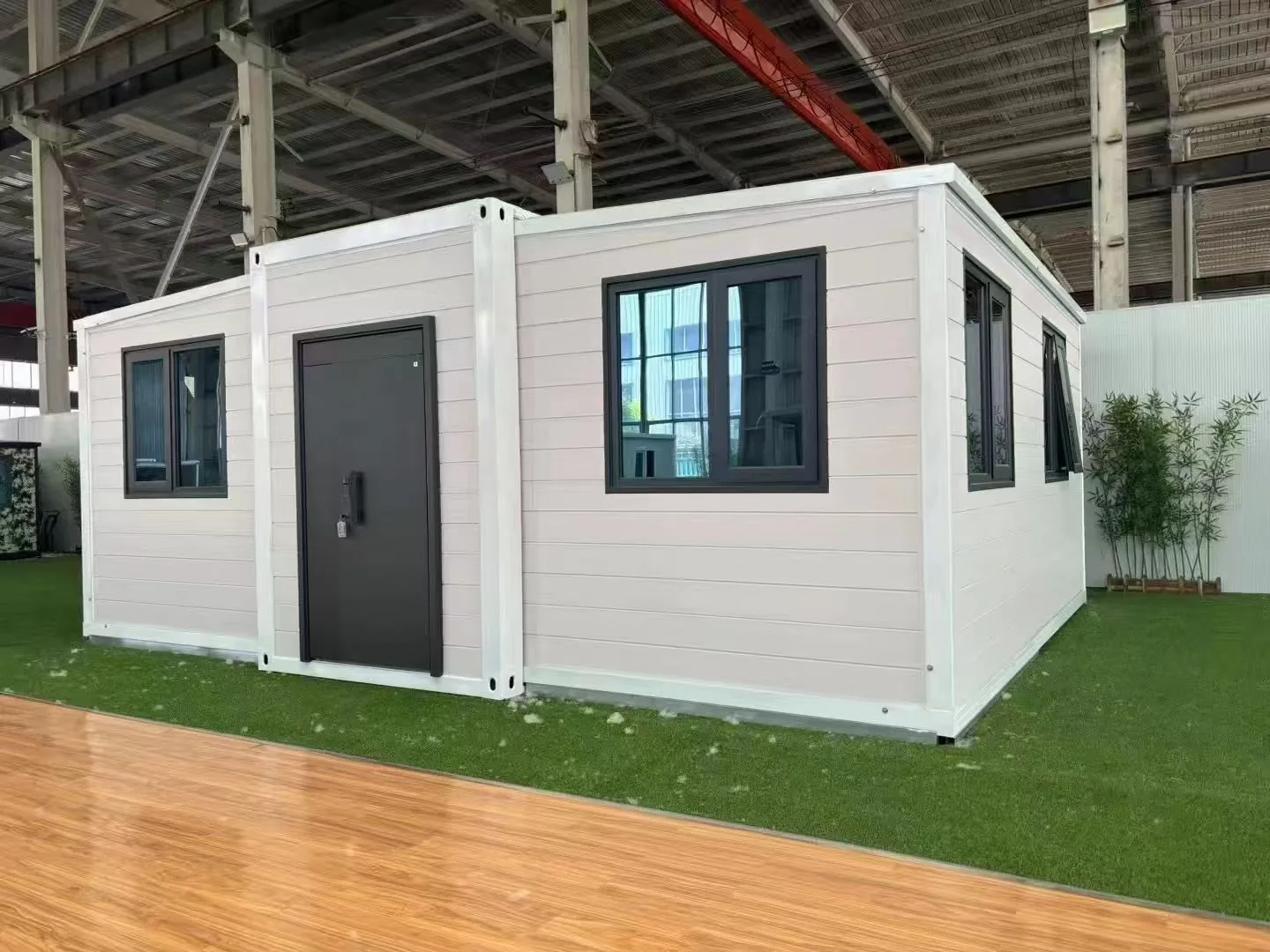 White double-wing expandable house factory sample