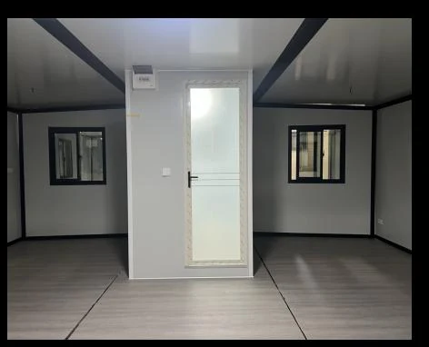 Expandable house interior shell for worker accommodation